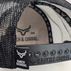 Gorra Ranch & Corral Derby Negra Trucker Plana