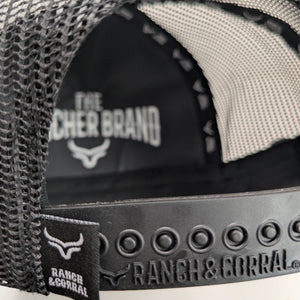 Gorra Ranch & Corral Rooster Victory Negra Trucker Semicurva Snapback