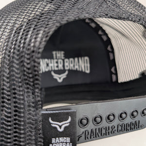 Gorra Ranch & Corral Camión Roja Negra Trucker Semicurva Snapback