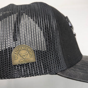 Gorra Ranch & Corral Logo Metal Negra Gamuza Trucker Semicurva Snapback