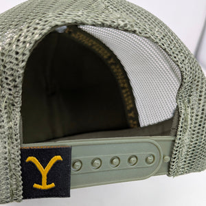 Gorra Yellowstone Protect Family Verde Oliva Negro Trucker Semicurva Snapback