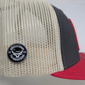 Gorra Yellowstone Revenge Gris Oscuro Rojo Trucker Semicurva Snapback