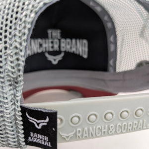 Gorra Ranch & Corral Country Growers Gris Rojo Vino Trucker Semicurva Snapback